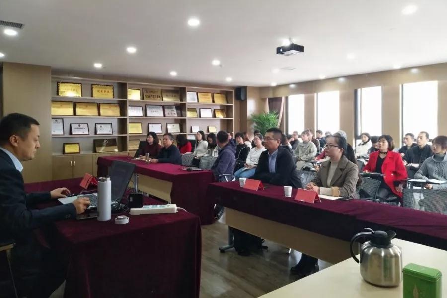 学无止境|乐竞体育（中国）官方网站-登录入口项目管理有限公司举办法律知识专题培训